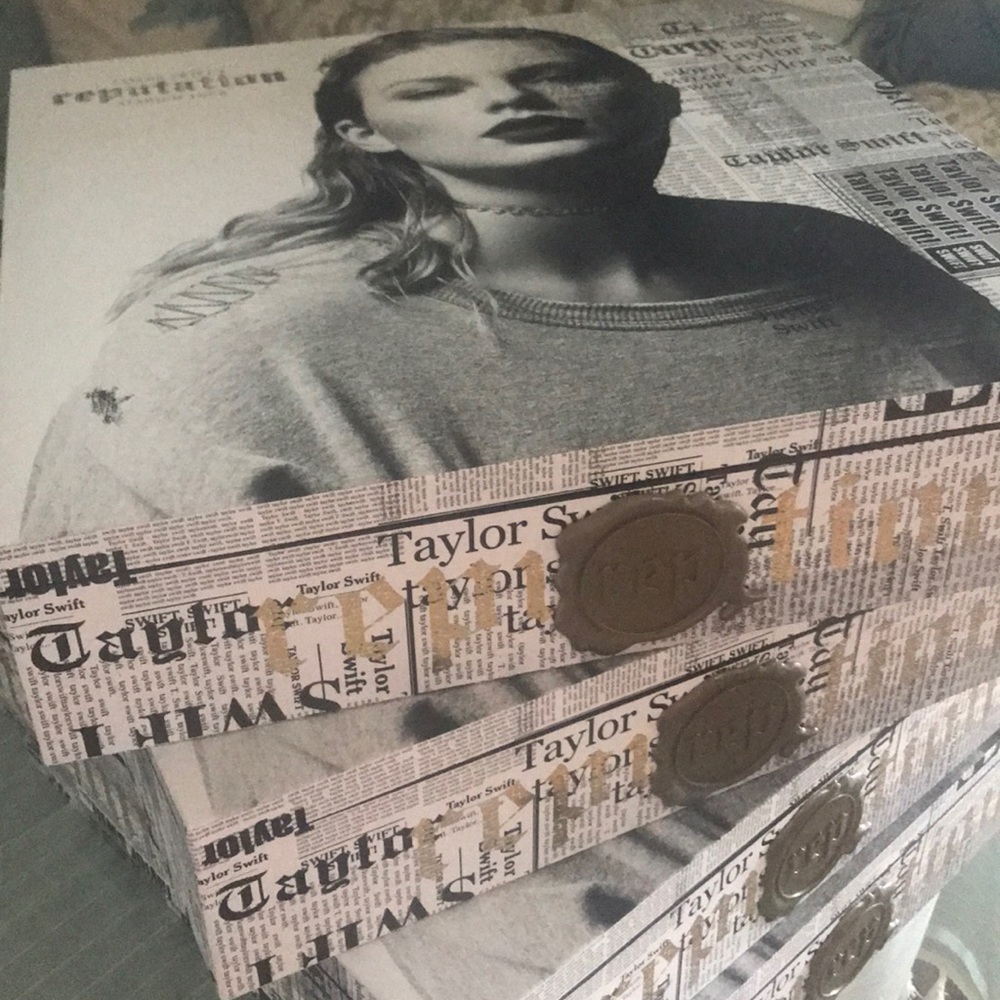 Taylor Swift Reputation VIP Box